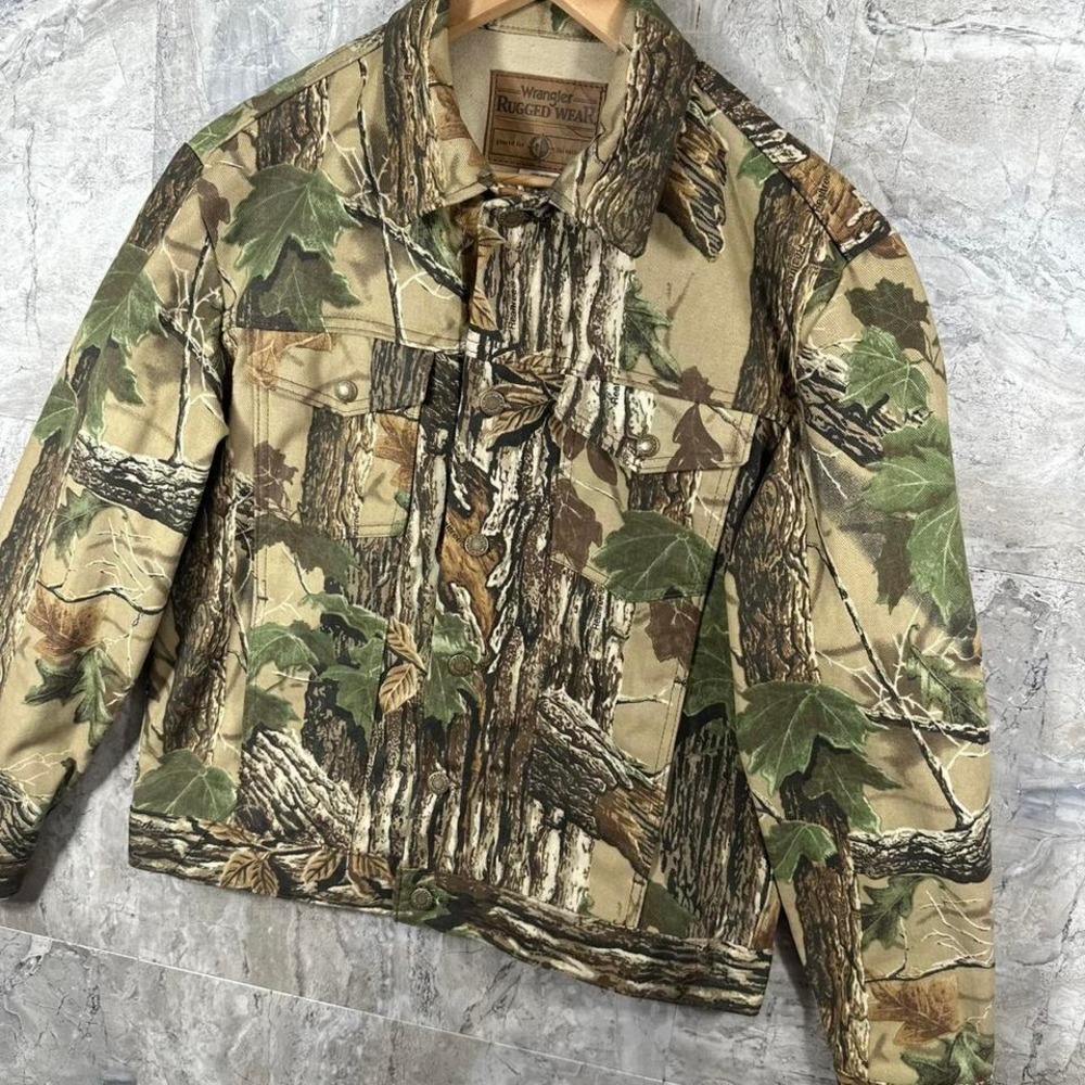 Wrangler Men's M Vintage Denim RealTree Camo Hunting Trucker Jean Jacket outdoor - Picture 2 of 8